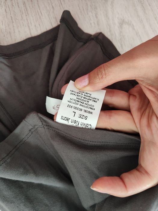 Noul corset cu armătură al lui Calvin Klein, mărimea M