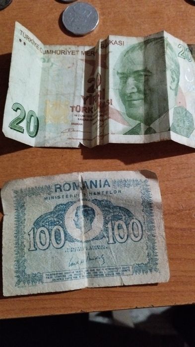Vând bancnote , monede și ceas funcțional