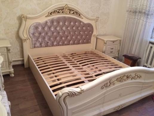 Кровать без матраса