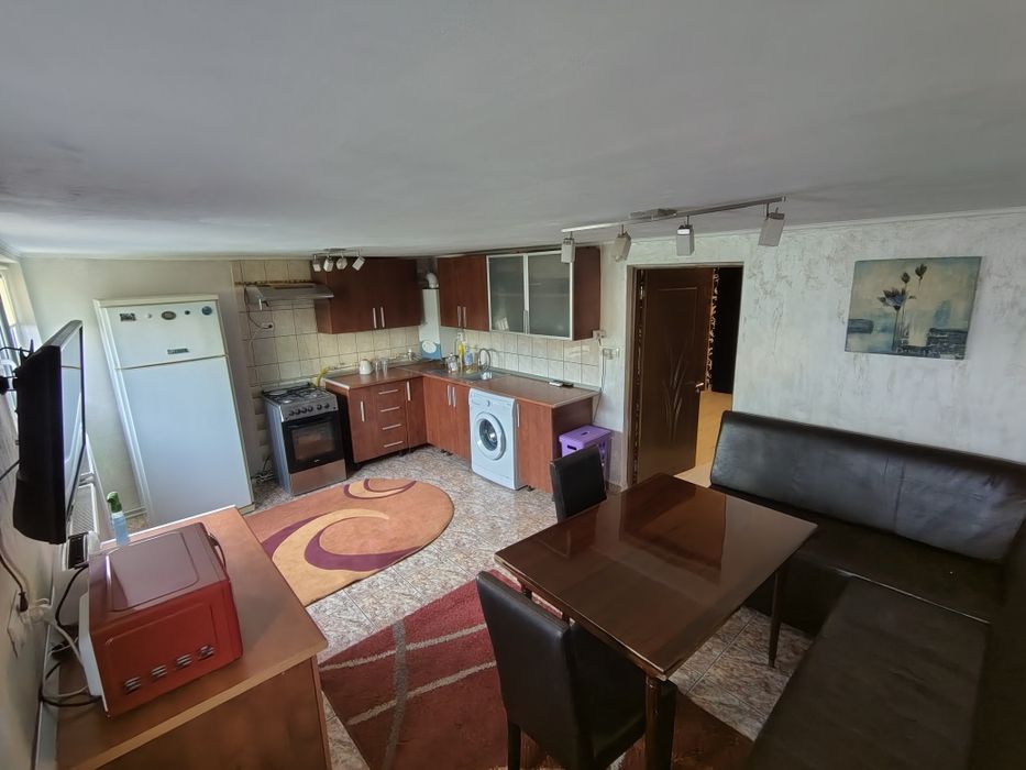 Închiriez casa cu două camere