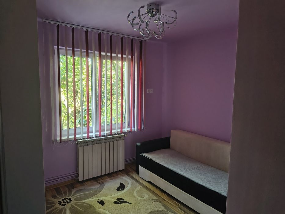 Închiriez apartament cu 2 camere