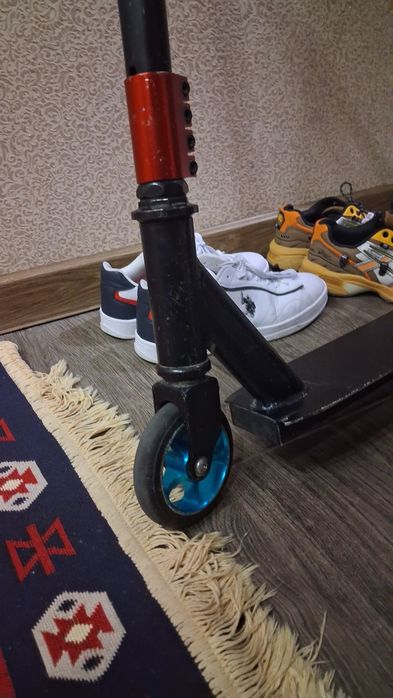 Самокат в хорошем состояний продаю срочно