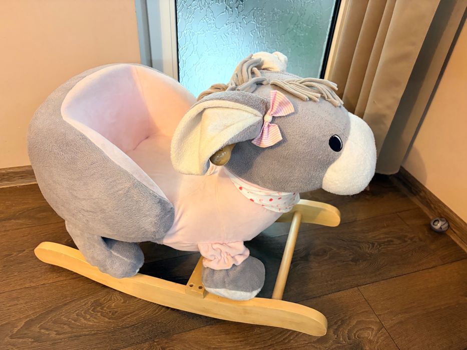 Детско люлеещо конче