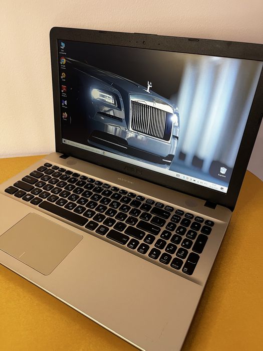 Ноутбук состояние нового!