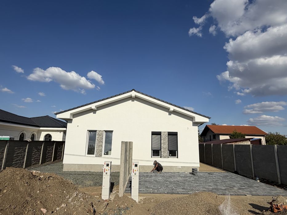 Proprietar vand casa in Giroc zona centrala . Ultima disponibila