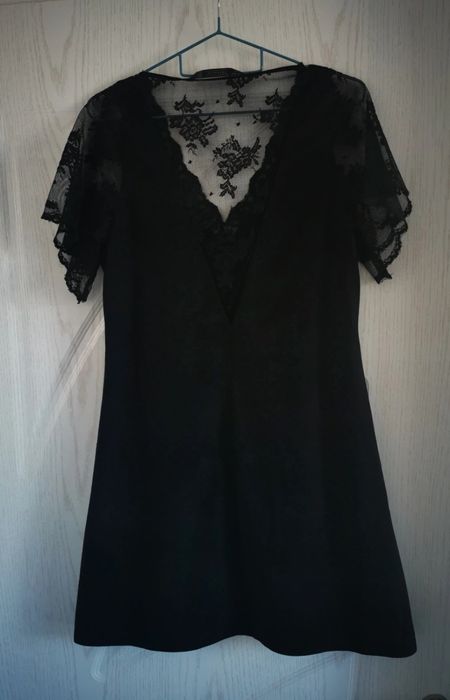 Rochie neagra cu dantela Zara