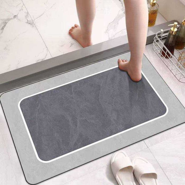 Коврики для ванной и столовой.