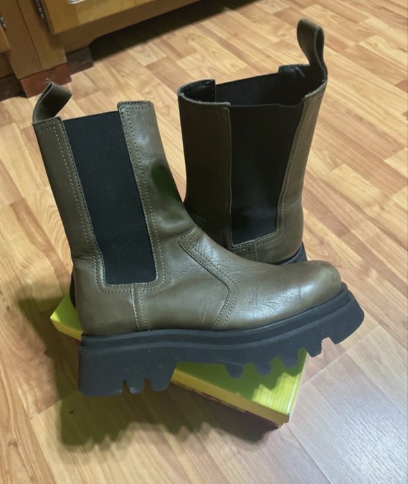 Ghete “ deosebite “Zara “piele
