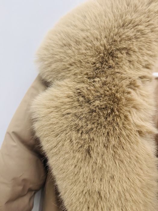 Зимнее тёплое пальто с меховым воротником!