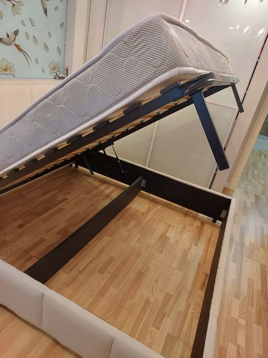 Двухспальная кровать