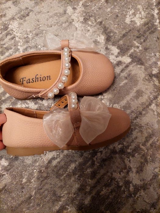 Продам туфельки на девочку