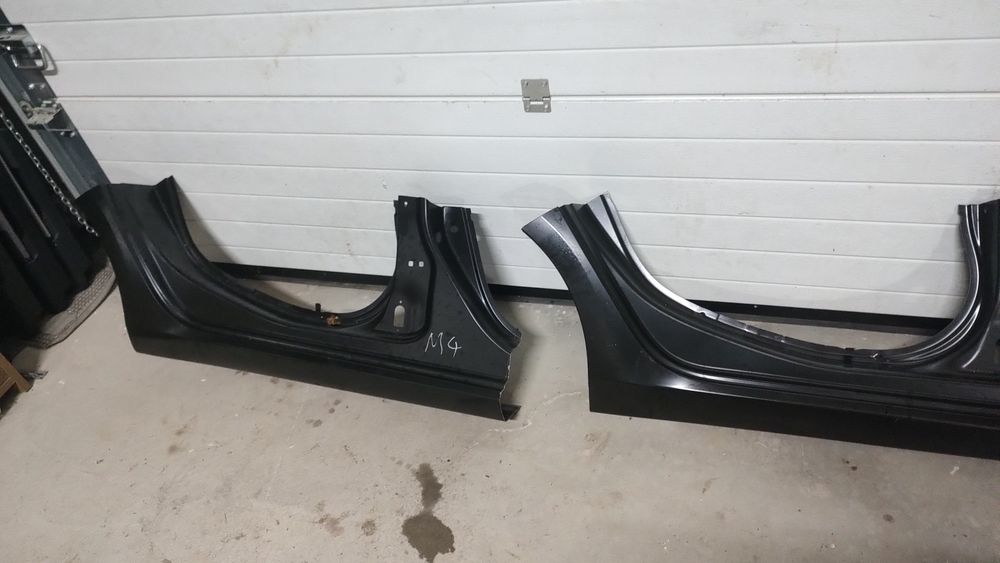 Prag dreapta Megan 4 Sedan , berlina