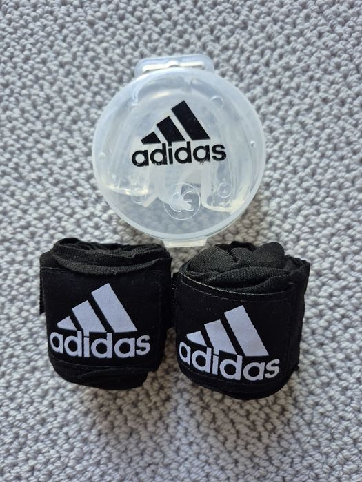 Set Box ADIDAS: Mănuși, benzi, protecție pentru dinți  stare excelentă