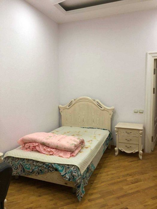 Metro Oybek 4 room apartment for foreigners