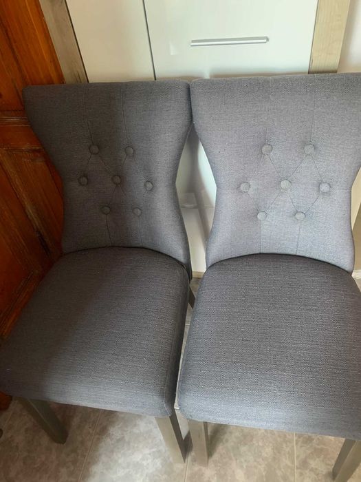 Продавам трепезни столове - английски 2 броя