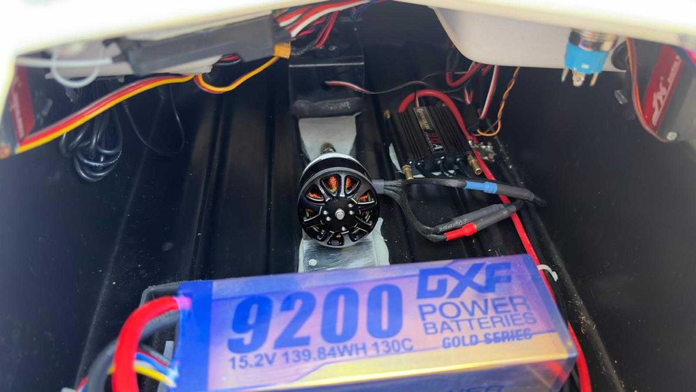 Navomodel pescuit plantat de viteza Autopilot  Sonda de adancime