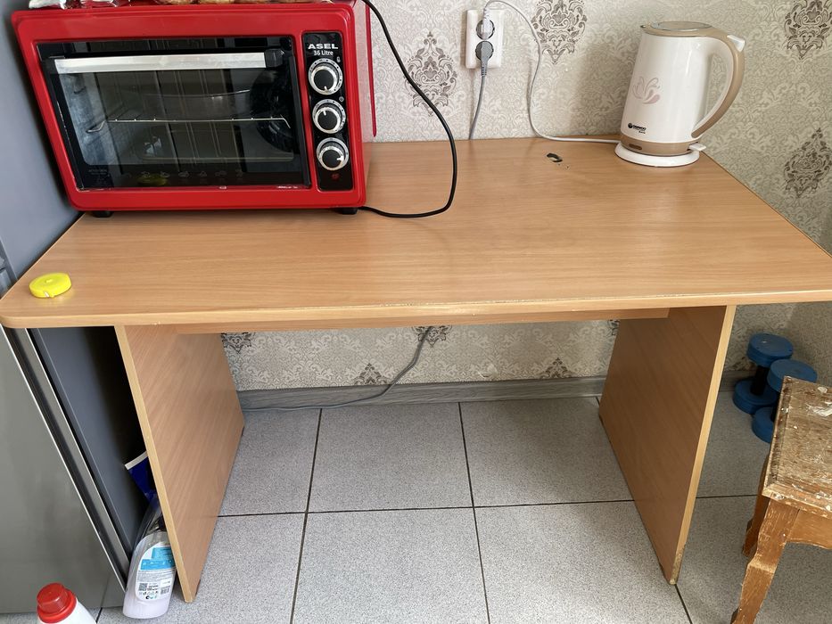 Продам кухонный стол