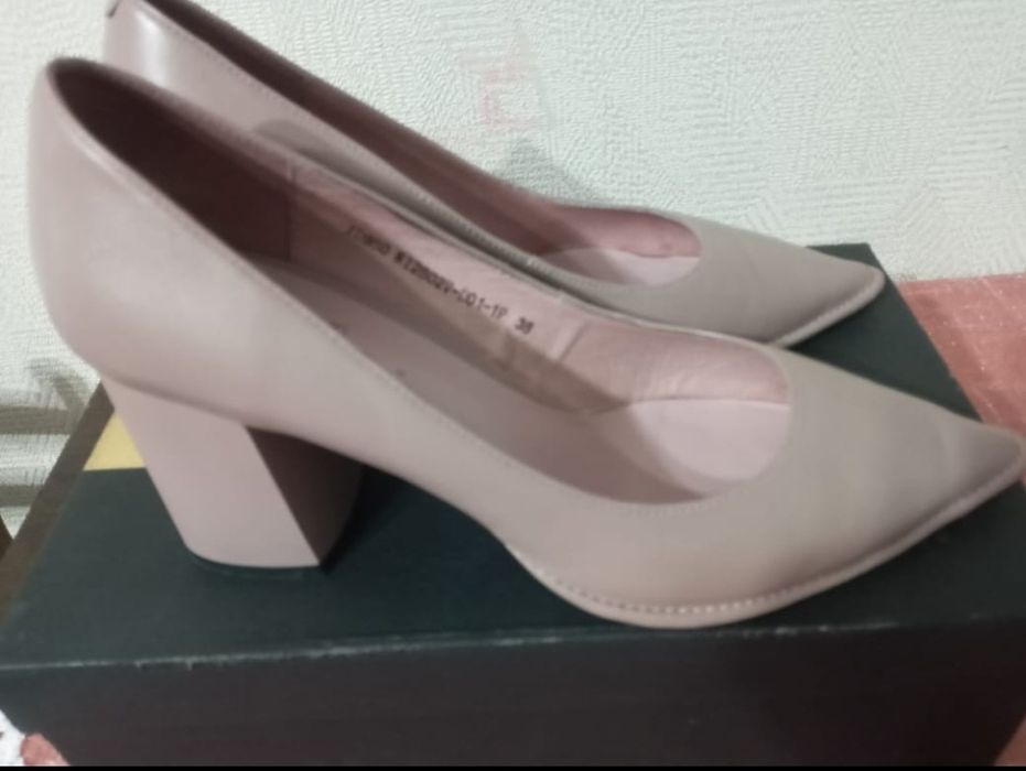 Продам женские туфли