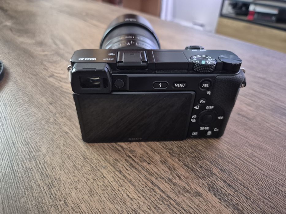 Sony A6100 cu 8100 shutter count