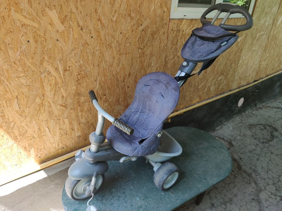 Трёхколёсный детский велосипед