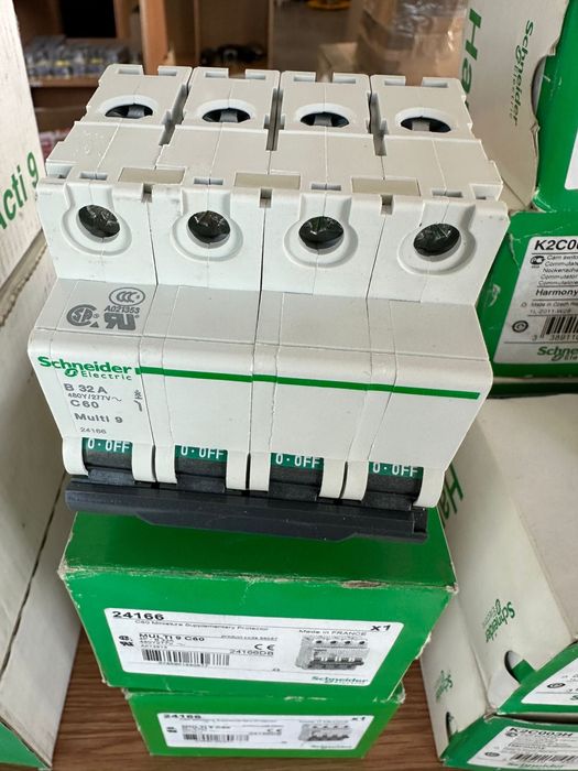 Siguranță automată Schneider Electric C60 24166 4P 32A 480V