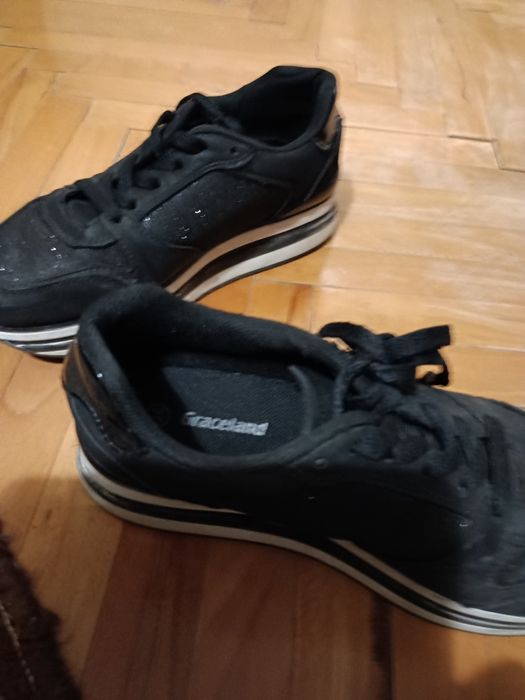 Маратонки маркови