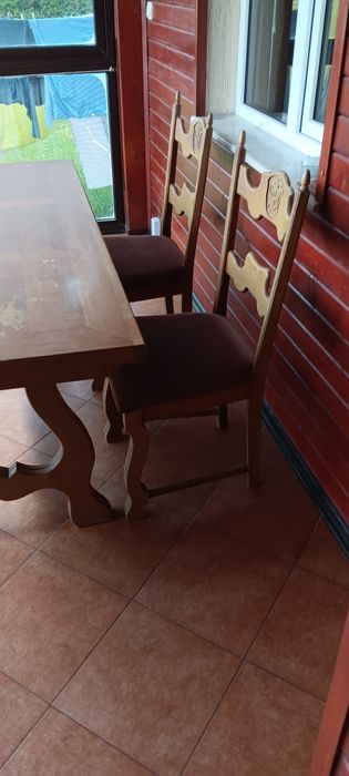 Продавам дъбова баварска маса и 6 стола комплект