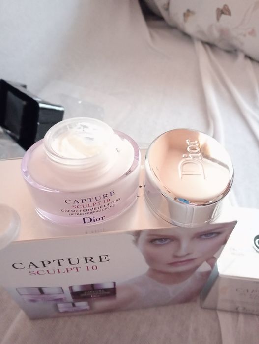 Vând cremă de zi Guerlain 500 lei