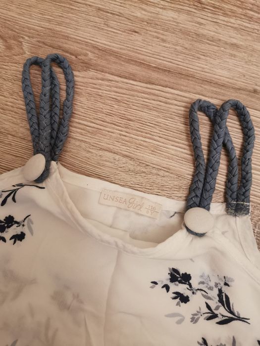 Детски дрешки по 5 лв. + 1б. Подарък