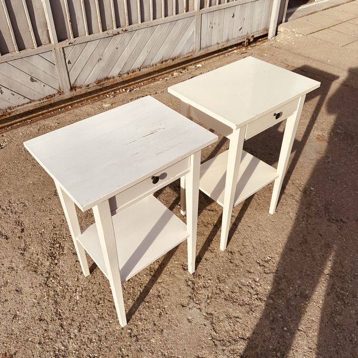 Комплект 2 бр. бели нощни шкафчета / помощни масички