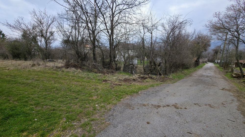 Продава се ПАРЦЕЛ с ВИЗА, ТОК и ВОДА в село Егълница, област Перник