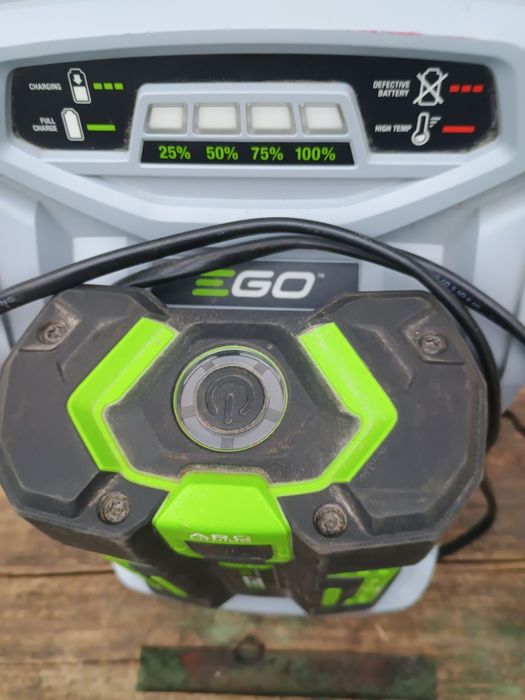 Baterie și încărcător rapid ego