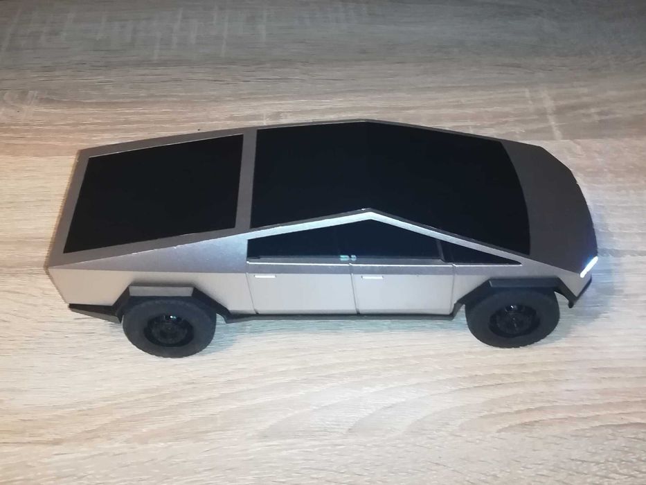 машинка Cybertruck Tesla