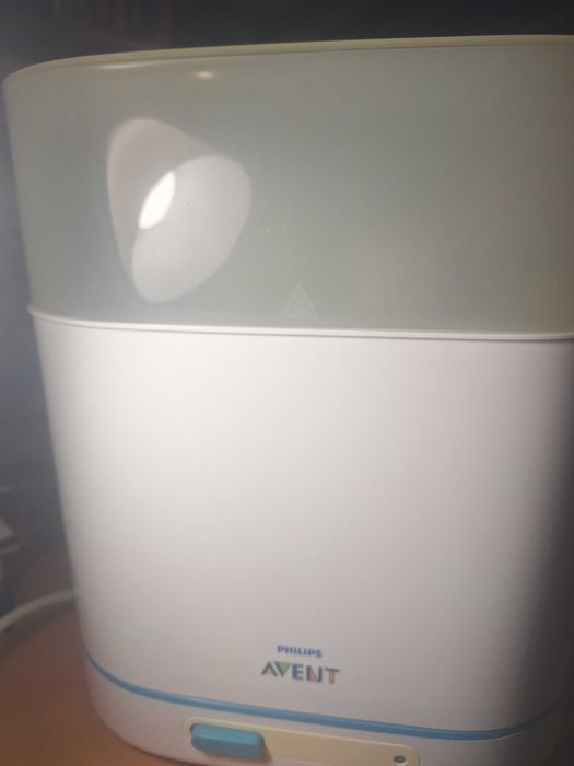Уред Philips Avent за стерилизиране на бебешки шишета и биберони