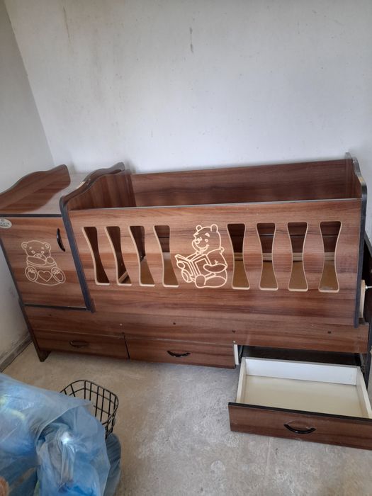 Детский кроват качалка хорошим состаяне