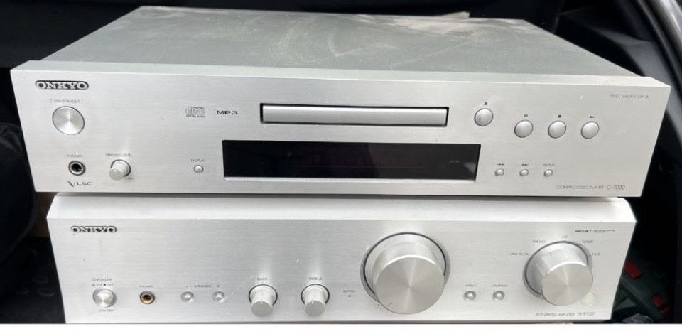 Vand : CD onkyo C-7030,amplif A-9155.Deck Denon,Marantz PM80