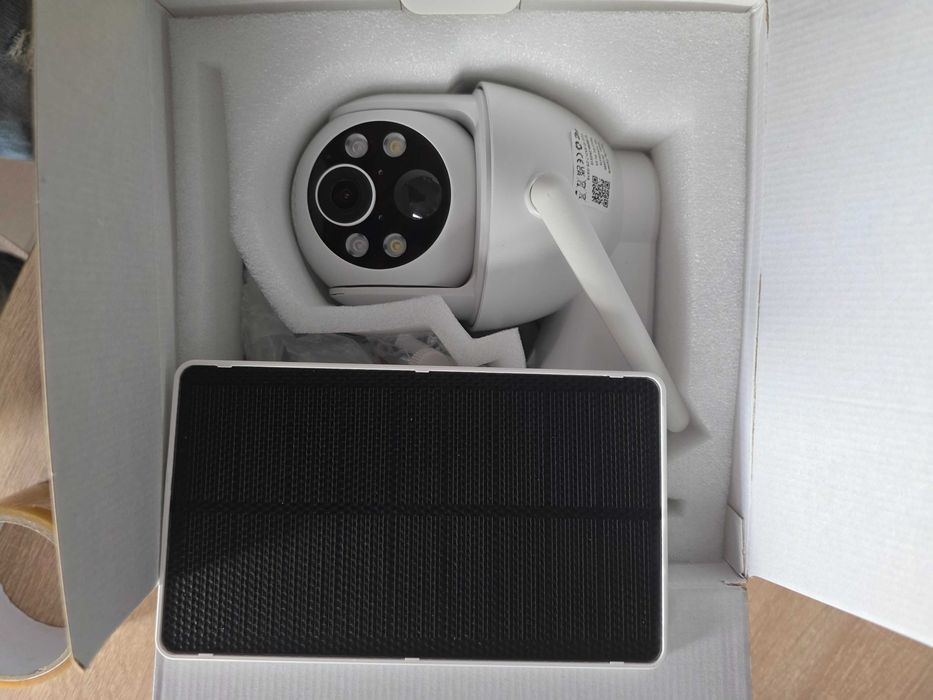 Camera de supraveghere wireless YESYAMO 2K cu panou solar