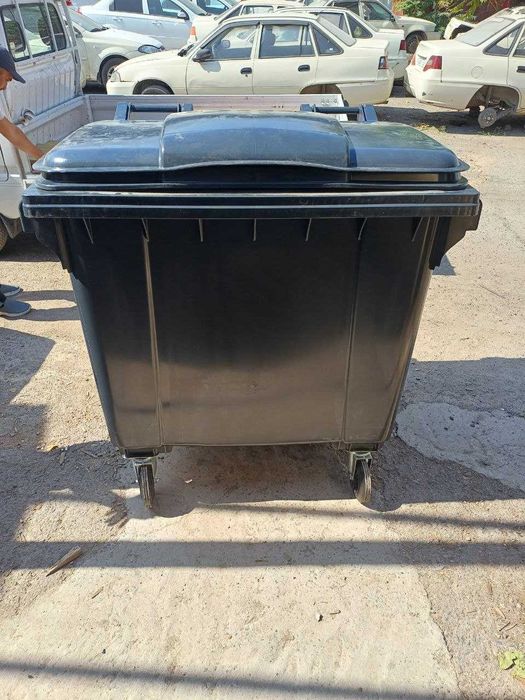 мусорный бак металичски