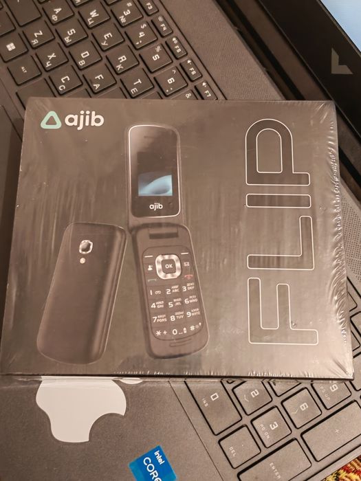 Ajib flip telefoni yangi