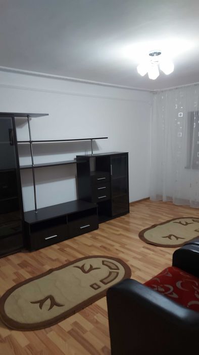 Inchiriez apartament 3 camere decomandat