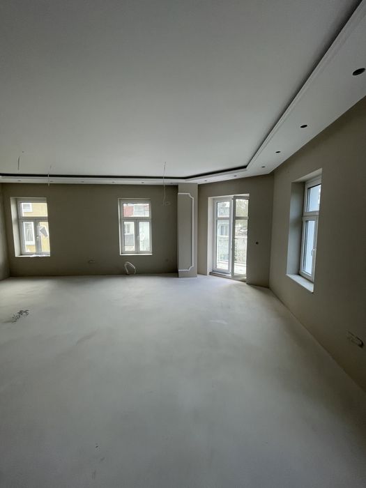 Машинна шпакловка и боя. Комплексни строителни ремонти-Варна