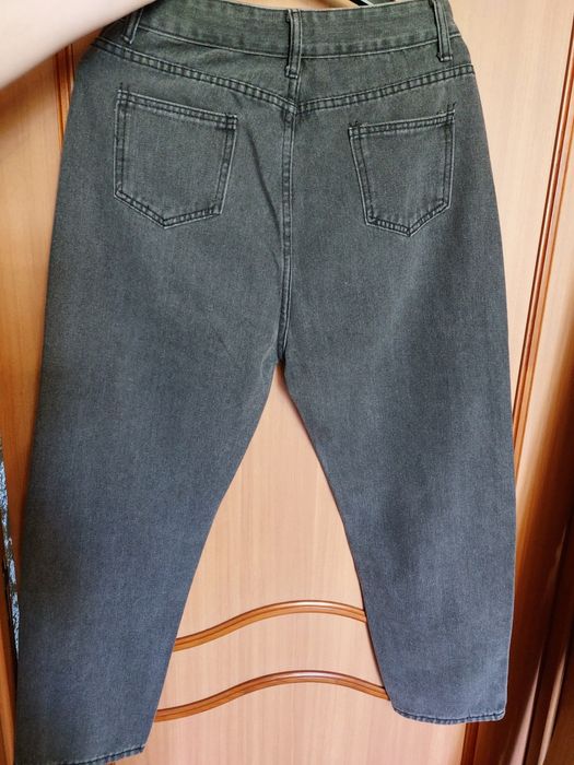 Продаются женские джинсы