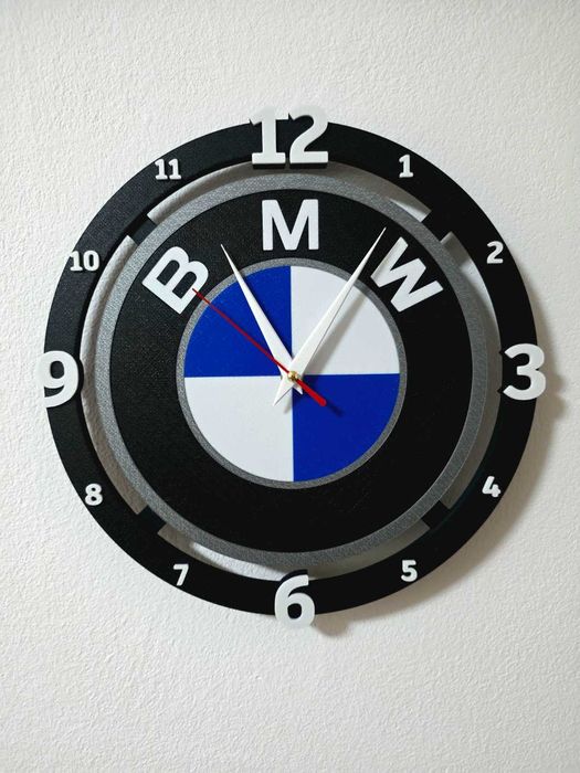 Стенен часовник на bmw