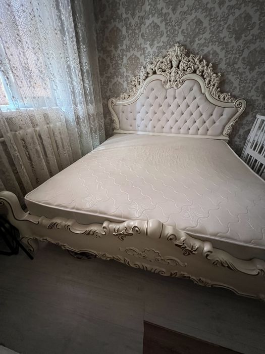 Спальный кровать