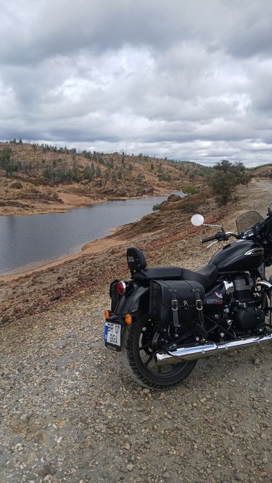 Royal Enfield Meteor 350 stellar black