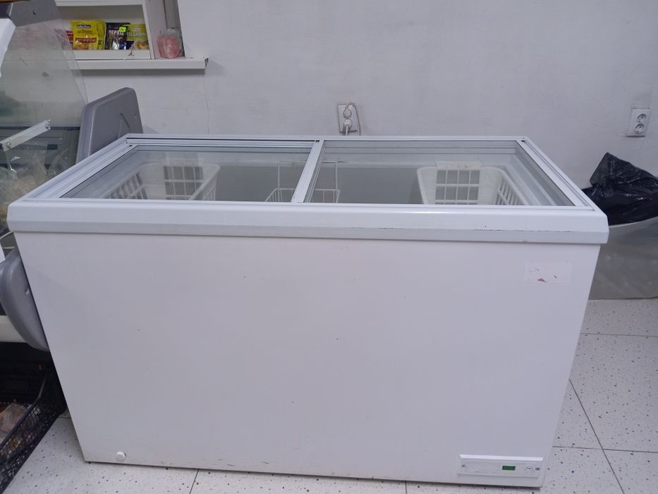 Холодильник витринный, морозильник