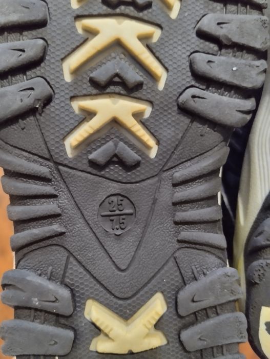 Боти и ботуши за момче