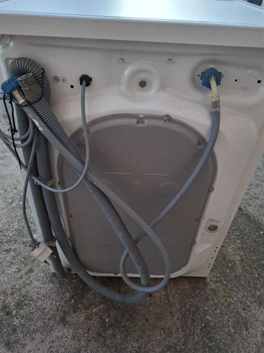 Vand masina de spalat ELECTROLUX,6kg in buna stare de functionare.