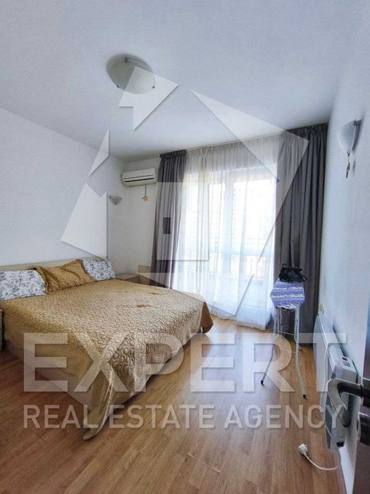 Слънчев двустаен апартамент с гараж в Бриз!