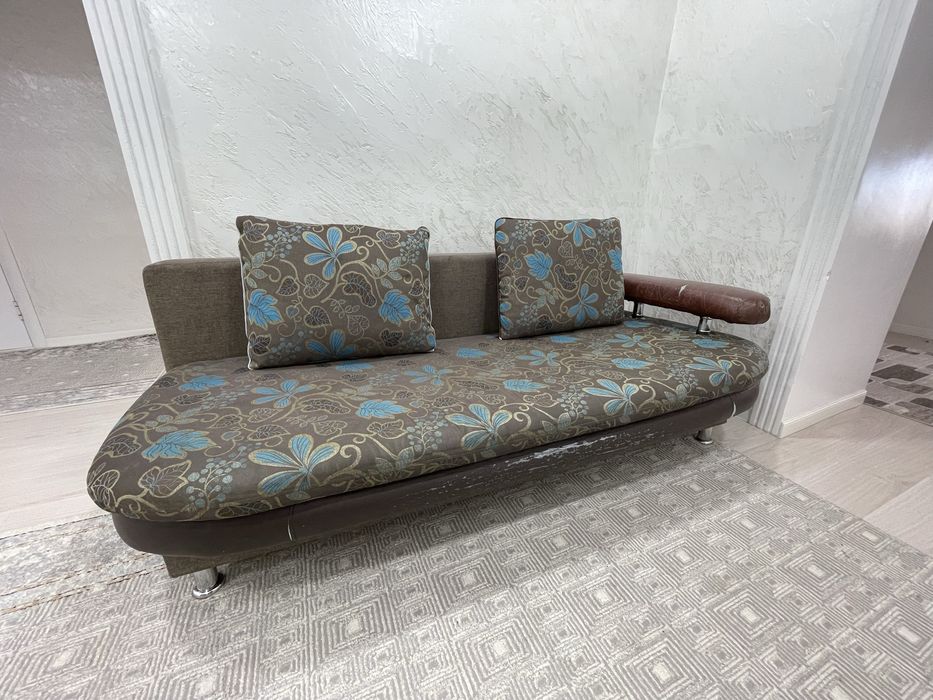 Диван (тахта) в хоршем состоянии